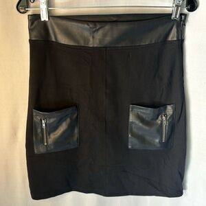 Kendall and Kylie Black Stretch Skirt Faux Leather Pockets Dark Academia